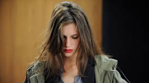 Isabella Rossellini: Ich glaube nicht, dass die meisten Frauen davon  träumen, jung zu sein | Vogue Germany