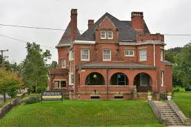 1895 Victorian Prison For Sale In Bedford Pennsylvania Oldhouses Com In 2020 Old House Dreams House Old Victorian Homes