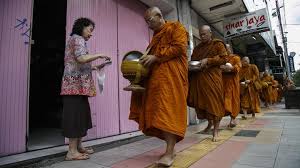 Bagi penganut agama buddha, perayaan ini sangat penting karena merupakan peringatan tiga momen penting sekaligus. Hari Waisak 2018 Ini 9 Tradisi Umat Buddha Rayakan Waisak Gaya Tempo Co