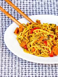 Nouilles Chinoises Au Lait De Coco Et Legumes Recette Recette Asiatique Cuisine Asiatique Cuisine Vegetarienne