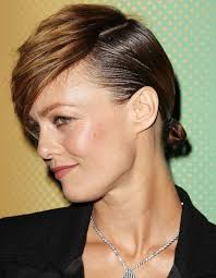 Maybe you would like to learn more about one of these? Les Cheveux Courts Attaches De Vanessa Paradis En 2014 Les Coiffures De Vanessa Paradis Qui Ont Marque Sa Carriere Elle