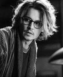 Jeżeli kochasz dwie osoby naraz, wybierz tą drugą, bo gdybyś naprawdę  kochał tą pierwszą nie zakochał byś się w tej drugiej."