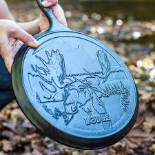 The Lodge Cast Iron Wildlife Series 10 5 Inch Moose Griddle Lodge Cast Iron Cast Iron It Cast