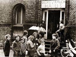 Die ehrenamtlich organisierten angebote werden von vielen menschen verschiedener altersgruppen und. Berlin Besetzt