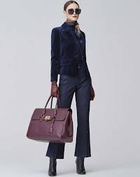 Dopo la grande cavalcata dello sportswear, la moda uomo ha cambiato rotta e ha mosso nuovamente qualche passo verso l'alta sartorialità. Pin Su Clothes And Fashion