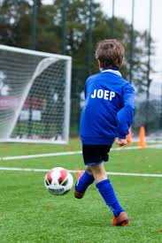 De rechtbank oordeelt dat de man volledig ontoerekeningsvatbaar was en in een psychose verkeerde. Unieke Jeugdtraining Fc De Rakt Succesvol Fc De Rakt
