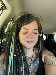 Amanda Shue's Instagram, Twitter & Facebook