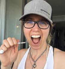 Kari Kelley's Instagram, Twitter & Facebook