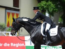 Isabell werth & weihegold old 2 laura graves & verdades 3. Jessica Von Bredow Werndl Der Rucken Muss Schwingen Dressur Studien Dressur Dressurpferde Reiten