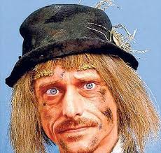 The 1973 film starred julie christie and donald sutherland as john and laura baxter, a grieving couple holidaying in a wintry venice. Mackenzie Crook Lands Lead Role In Bbc S Reboot Of Children S Telly Favourite Worzel Gummidge
