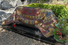 Rudolph Nureyev S Grave Mosaics In The Form Of An Oriental Rug In Pere Lachaise Cemetery In Paris France Rudolf Khamet Nureyev Rudolf Nureyev Graven Images
