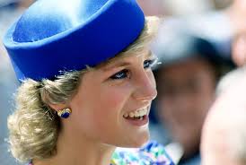 Lady Di : Les boucles d'oreilles en forme de cœur de la princesse, symbole  de son éternel romantisme