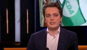 Interviewals politiek commentator kijkt sywert van lienden met interesse naar hoe het kabinet nederlanders mee probeert te krijgen in het verduurzamen van hun huis. Ministerie Van Volksgezondheid Betaalde 100 Miljoen Euro Om Reputatie Sywert Van Lienden Kapot Te Maken