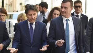 Già perché rocco negli ultimi anni ha scalato il movimento. Dramma Nel M5s Con Le Dimissioni Di Conte Il Portavoce Casalino Resta Senza Lavoro Forse Torna Al Grande Fratello La Domenica Settimanale