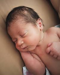 🤍🤍🤍 14days before… 9days after 🤍🤍🤍 I still find myself rubbing my  belly every now and then. 😅