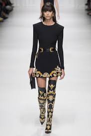Versace Spring 2018 Ready To Wear Fashion Show Fashion Fashion Week Versace Fashion