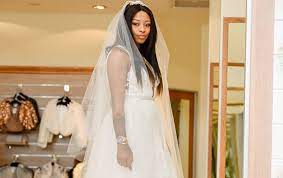 The picture was allegedly taken on sunday night at the sun arena at time square in pretoria where the rapper was performing with a 30 piece orchestra. Pics Doesn T Dj Zinhle Look Stunning In A Wedding Gown