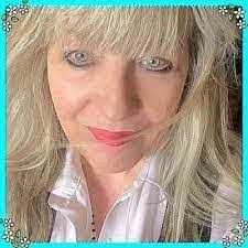 Lori Behar's Instagram, Twitter & Facebook