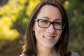 Kari Iverson's Instagram, Twitter & Facebook