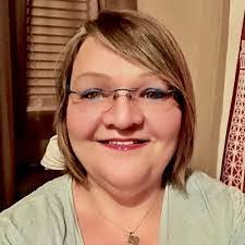 Essie Rutledge's Instagram, Twitter & Facebook