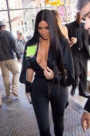 Kim Kardashian With Long Hair Kim Kardashian S Long Hair March Kim Kardashian Lange Haare Kim Kardashian Haare Schwarzes Langes Haar