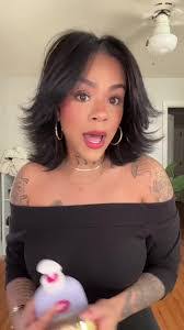 Leah Kenyon's Instagram, Twitter & Facebook