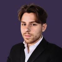 800+ perfiles de «Melucci»