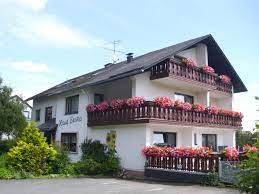 Genießen sie die freiheiten eines urlaubs in einer ferienwohnung in unserem haus, insbesondere für den familienurlaub. Ihre Pension In Willingen Sauerland Haus Erika Willingen Upland