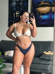 Beautiful and what an incredible body 😍🔥 keep up the hard work! 💪🏼👍🏼