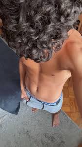 Mis boxers están asfixiando mi pene, ¿puedes deslizar el dedo para salvarlo?