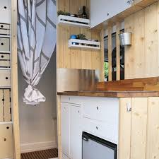English Retour Sur Notre Derniere Semaine De Gros Travaux Nous Avons Fini La Douche Et Les Toilett Amenagement Camping Car Douche Caravane Vans
