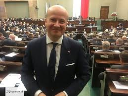 Za kandydaturą wawrzyka głosowało 233 posłów (przy wymaganej większości bezwzględnej 227), przeciw było 219, jedna osoba wstrzymała się od głosu. Poznanski Posel Pis Ktory Napisal Wniosek Do Tk Kandydatem Na Rzecznika Praw Obywatelskich