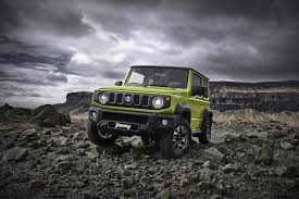 Overcome muddy pits, manoeuvre through dense woods, conquer massive rocks with this small built to tackle the harshest weather and terrain, the jimny goes where other vehicles fear to tread. Neuer Suzuki Jimny Startet Ab 17 915 Euro Autophorie De