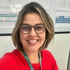 Atualizando esse feed com essa foto sem filtro algum que mostra apenas o  brilho natural dessa minha nova temporada! Como uma série! 😜 Mudei,  reconstruir, recomecei e hoje vivo o novo. Impressionante