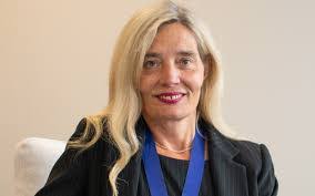 Lisa Parfitt's Instagram, Twitter & Facebook