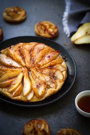 Tarte Fine Aux Poires Recette Facile Un Dejeuner De Soleil Recette Poire Recette Recette Facile Recette Tarte Poire
