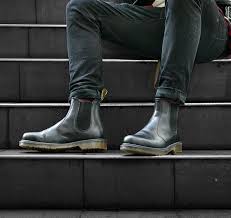 Free shipping both ways on dr martens flora chelsea boot from our vast selection of styles. Sztyblety Dr Martens 2976 Black Smooth 22227001 Boots Outfit Men Chelsea Boots Outfit Chelsea Boots
