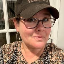 2000psi electric washer. It works good. Might need a couple o-rings  replaced as I haven't used it in awhile. Other than that it's good. Located  in Hinton