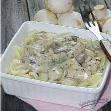 Apoi stinge cu vinul si tine pe foc alte 2 minute. Reteta Paste Cu Piept De Pui Si Sos De Smantana
