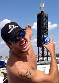The pals each got the logo of hunting franchise buck commander inked on their biceps (via taste of country).they weren't paid for this permanent advertisement, but they have endorsed the brand before and are recognized as official buckman by the company. Luke Bryan Deertat With Images Luke Bryan Luke Bryan Shirtless Country Music