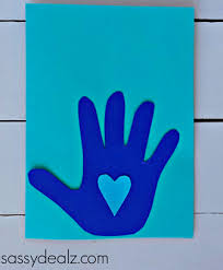 Are you making a homemade fathers day card or a gift with the kids for their dad? Meaningful Kid S Handprint Father S Day Card Crafty Morning
