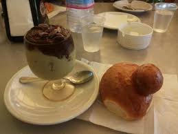 Una ricetta dolce servita maggiormente a colazione insieme alla famosa brioche col tuppo. Granita Al Pistacchio E Cioccolato Con Brioche Picture Of Alecci Sicily Tripadvisor