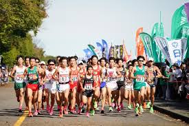 11月14日（土）箱根駅伝予選会が、立川駐屯地から国営昭和記念公園までの20ｋｍで競わされた。競技成績での上位 10 名の合計タイムが少ない大学を上位とし、各校上位 10 名の合計タイムにより 10 校を選ぶものである。 ç®±æ ¹é§…ä¼äºˆé¸ä¼š é€Ÿå ± åé–€ ä¸­å¤®å¤§ é€šéŽæ¿ƒåŽš åˆå‡ºå ´ ã‚'ç‹™ã†éº—æ¾¤å¤§é€šéŽãªã‚‹ã‹ The Digest