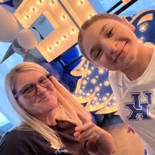 Melissa Tomlinson (@mltomlinson79)