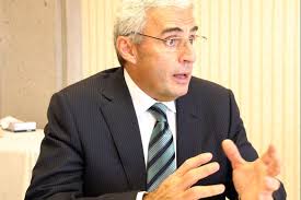 Robert Dutton parle de leadership devant le CEB