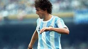 El arquero recibió dos goles en la. Argentina 86 Vs Argentina 14 Quien Estaba Mejor Rodeado Maradona O Messi Marca Com