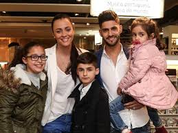 Game log, goals, assists, played minutes, completed passes and shots. Goncalo Quinaz Reage Aos Rumores De Separacao De Marta Cruz