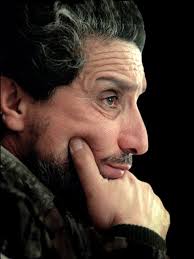 احمد مسعود فرزند فرمانده فقید افغان یعنی احمد شاه مسعود با یک بالگرد نظامی به همراه تنی از شخصیت‌ها ولایت پنجشیر در شمال این در حالی است که پیشتر گفته شده بود، احمد مسعود، فرزند احمد شاه مسعود، قهرمان ملی افغانستان به پنجشیر رفته است و می‌گوید. Ù¾Ø±ÙˆÙ†Ø¯Ù‡ Ø´Ù‡Ø§Ø¯Øª Ø§Ø­Ù…Ø¯ Ø´Ø§Ù‡ Ù…Ø³Ø¹ÙˆØ¯ Ú†Ø±Ø§ Ù¾ÛŒÚ¯ÛŒØ±ÛŒ Ù†Ø´Ø¯ Ù†Ø´Ø±ÙŠÙ‡ Ø§Ø±Ù…ØºØ§Ù† Ù…Ù„ÙŠ