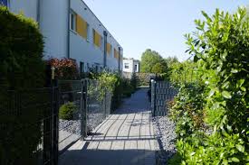 Hier finden sie häuser vieler immobilienportale und durch die einfache & schnelle häusersuche mit intuitiven filtermöglichkeiten ist das ziel traumhaus zum greifen nah. Haus Zu Vermieten Bohofsweg 13 51377 Leverkusen Steinbuchel Mapio Net