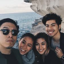 hey willows fam, thank you for 7 beautiful years. we've loved every single  moment with you, growing up, singing these songs and making these memories.  you're our all time highs 🌌 ⠀⠀⠀⠀⠀⠀⠀⠀⠀